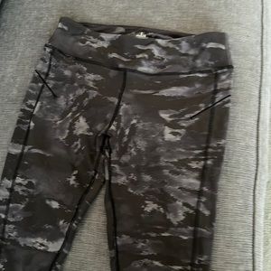 Excellent condition - Alo yoga pant - green